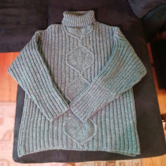 Celtic Country forest green chunky cable knit wool turtleneck sweater. S… - Picture 7 of 8